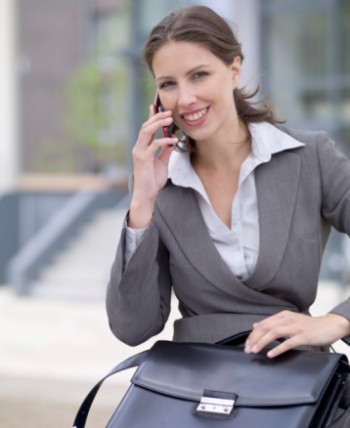 Как выбрать женщине ювелирные украшения для офиса?