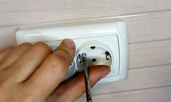 Как поменять розетку?
